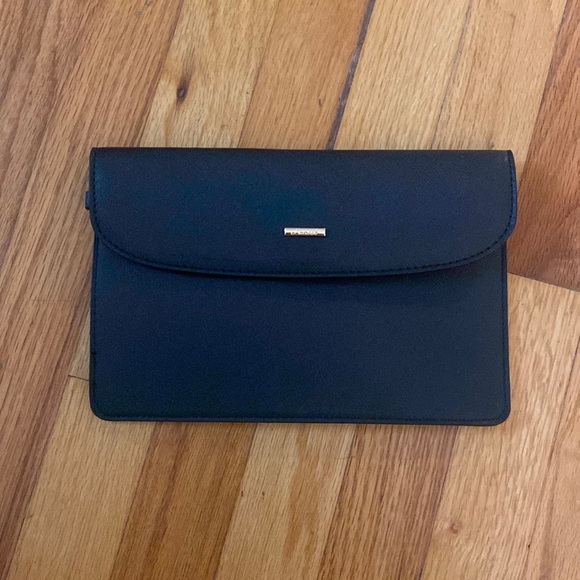 Lovevook black clutch with gold accents - Picture 2 of 10